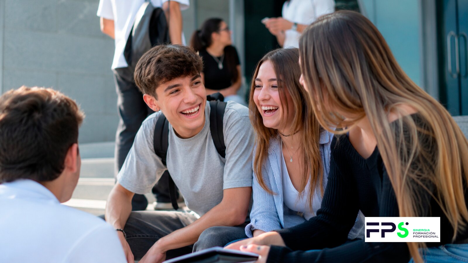 Estudia FP en Madrid con BECAS de hasta 2.800€ 
