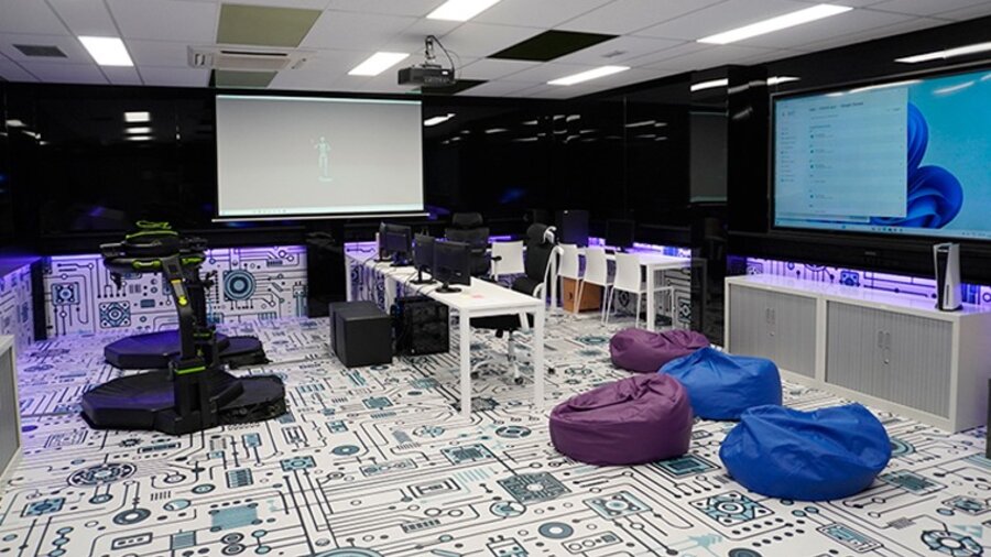 ENTI-UB es el centro pionero de referencia en estudios oficiales en videojuegos y nuevas tecnologías en Barcelona.